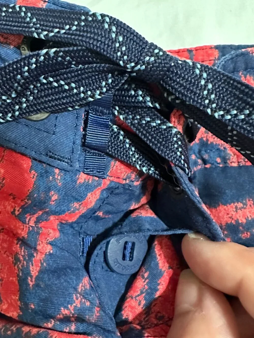 Men's Patagonia Swimsuit Bathing Suit Red Blue Flowers Sz 32 Button Fly Trunks